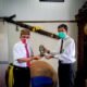 15 Kalteng 2 Rektor UPR saat menerima berkas kajian dari Kanwil