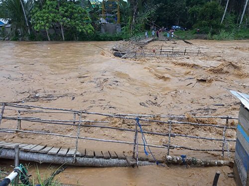 Debit Air Sungai Hantakan Meningkat Masyarakat di Bantaran Sungai Waspada 2 hal 2 HST 2 3 klm 2