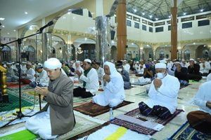 Bupati Sholat Khusuf Bersama Jemaah di Masjid At Taqwa