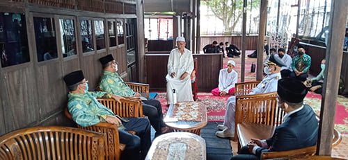 Pj Gubernur Kalsel Sikaturahmi ke Guru Danau 1 hal 2 HSU 3 klm
