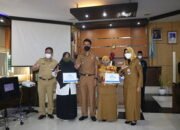 Bupati Serahkan Hadiah Pemenang Pustakawan Terbaik Kalsel