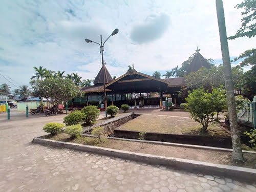 Hal 9 3 Makam Sultan Suryansyah