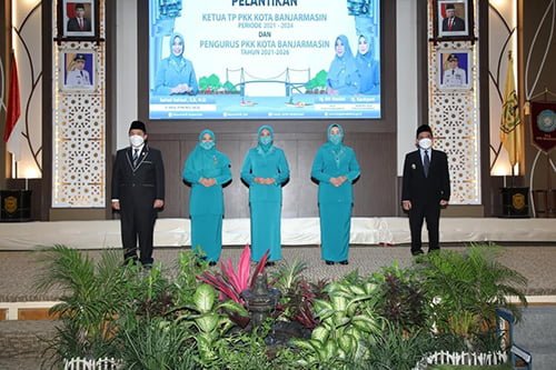 Ketua TP PKK dan Pengurus PKK Banjarmasin Dilantik 2 Hal 9 7 Klm Kontrak dua gabung 31