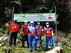 Penanaman Pohon Trambesi dan Angsana di Area Wisata Goa Lowo