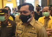 Wali KotaAditya Mufti Ariffin  dan Wakil Wali Kota Wartono Pantau Vaksin Covid-19 di Gedung Bina Satria Banjarbaru