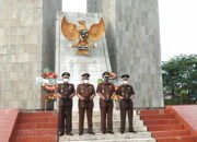 Sambut Bhakti Adhyaksa Kejari Gelar Upacara di Taman Makam Pahlawan