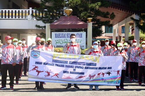Hal 16 4 Klm Martapura LEPAS KONTINGEN