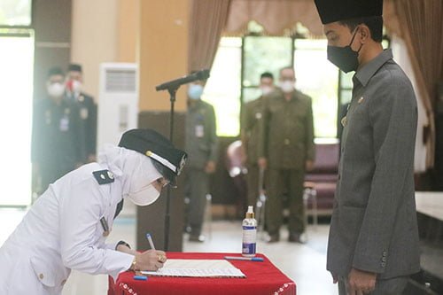 Hal 16 4 Klm Martapura kades perempuan