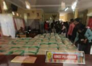 Warga Terdampak PPKM Level IV Dibantu Uang Tunai dan Beras 27 Warga Terdampak PPKM Level IV Dibantu Uang Tunai dan Beras