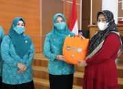 PKK Tapin Pertama Diberikan Bantuan Alat Kesiapsiagaan dan Makanan Gizi Tambahan