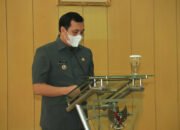 Warga Yang Akan Masuk Mall Bisa Menunjukkan Kartu 16 Warga Yang Akan Masuk Mall Bisa Menunjukkan Kartu