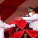 Hal 16 3 Klm Martapura Penurunan bendera