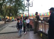 Pengunjung Dibubarkan, PKL Siring : Bagaimana Kami Cari Uang, Apa Disuruh Makan Batu? 19 Pengunjung Dibubarkan, PKL Siring : Bagaimana Kami Cari Uang, Apa Disuruh Makan Batu?