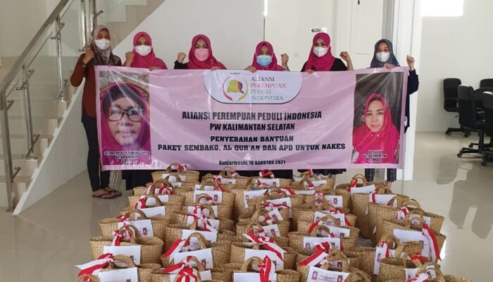 Ringankan Beban Masyarakat Terimbas Pandemi, ALPPIND Kalsel Salurkan Bantuan