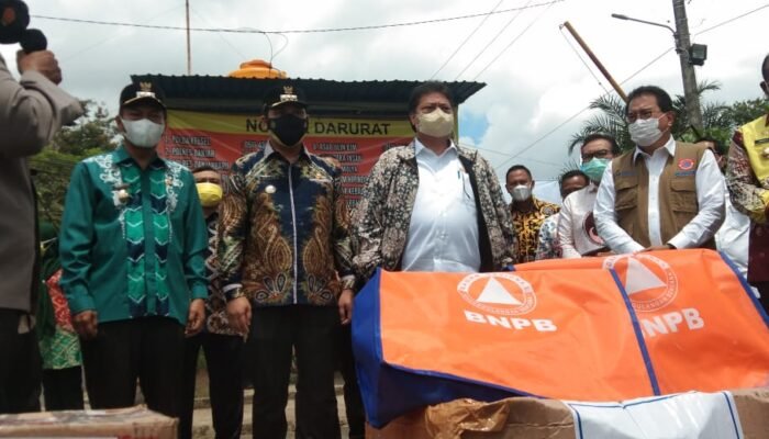 Menko Perekonomian Tinjau Kelurahan Percontohan Prokes Covid-19