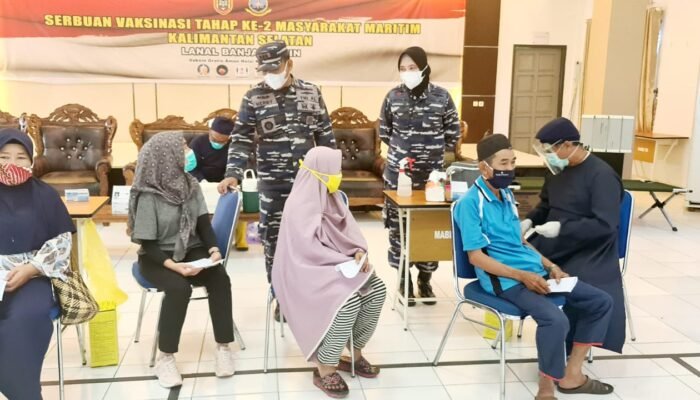 10 Nakes Gencarkan Vaksin Covid-19 Tahap Dua di Markas Komando TNI AL – Lanal Banjarmasin