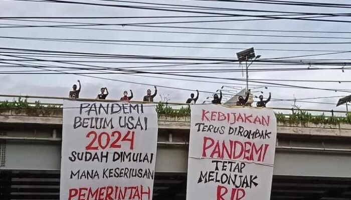 Aksi Pembentangan Spanduk, FRI KALSEL Menyikapi Penanganan Pendemi Covid-19