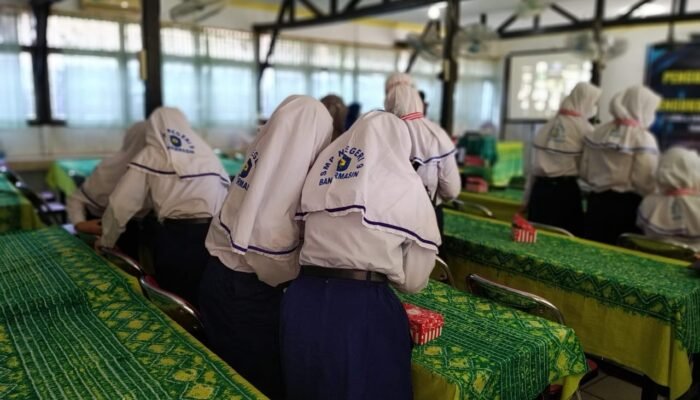 Siapkan PTM Sambil Jalankan Vaksinasi Pelajar