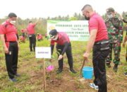 Bupati dan Kapolres HST Tanam Pohon 9 Bupati dan Kapolres HST Tanam Pohon