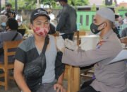 Polres Banjarbaru Gelar Vaksinasi Masal di Ponpes Banjarbaru