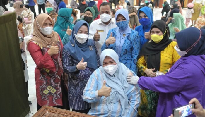 Wakil Ketua DPRD Kalsel Terima Vaksin Dosis Pertama Untuk Ibu Hamil