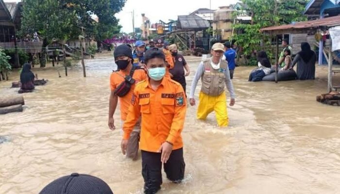 Lakukan Antisipasi, Bupati Siagakan Anggota di Lokasi Banjir
