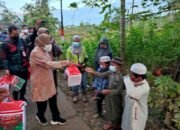 Mensos Risma Bagikan Sejumlah Bantuan Kepada Warga 10 Mensos Risma Bagikan Sejumlah Bantuan Kepada Warga