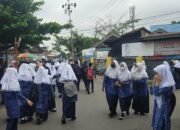 Kerumunan Antar-Jemput Siswa Jadi Catatan PTM