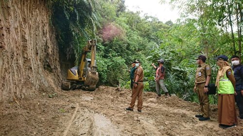 Atasi Kendala Angkutan Warga Sakit, Jalan Niih-Tumingki HSS Diperlebar 1 hal 12 HSS 1 3 klm