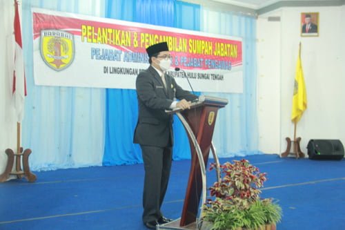 Pejabat Administrator dan Pejabat Pengawas Kembali Dilantik 1 hal 2 HST 1 3 klm 2