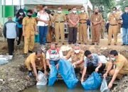 Mawardi Lepas Ribuan Benih Ikan