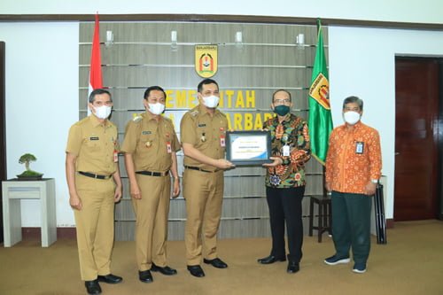 Pemko Banjarbaru Menerima Penghargaan KPPN Banjarmasin 1 hal10 3klmbjb1