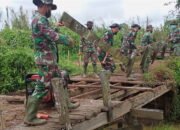 Satgas TMMD Ke-112 Kodim HST Mulai Bongkar Jembatan Kayu 34 Satgas TMMD Ke-112 Kodim HST Mulai Bongkar Jembatan Kayu