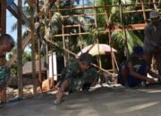 Warga dan Anggota Satgas TMMD ke-112 Lakukan Pengecoran Lantai Musholla Noor 10 Warga dan Anggota Satgas TMMD ke-112 Lakukan Pengecoran Lantai Musholla Noor