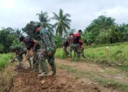 Satgas TMMD Kodim HST Gunakan Cangkul dalam Pengerjaan Perbaikan Mutu Jalan 32 Satgas TMMD Kodim HST Gunakan Cangkul dalam Pengerjaan Perbaikan Mutu Jalan
