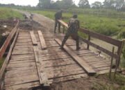 Capai 95 Persen, Lantai Aus Jembatan Dipasang 20 Capai 95 Persen, Lantai Aus Jembatan Dipasang
