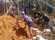 Warga dan Anggota Satgas TMMD ke-112 Uruk Pondasi Teras Musholla Noor 16 Warga dan Anggota Satgas TMMD ke-112 Uruk Pondasi Teras Musholla Noor