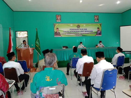 Tokoh Agama Diminta Jadi Corong Utama Edukasi Prokes dan Vaksin Covid-19 1 15 Bartim Kepala Kemenag Bartim H Abdul Majid memberikan arahan