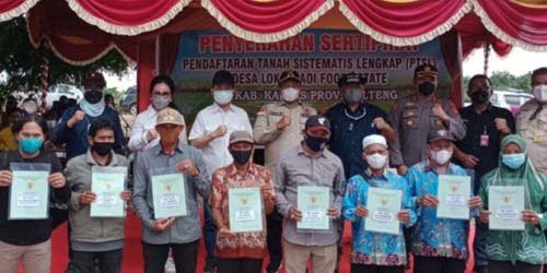 15 Kalteng HL Wakil Gubernur Kalteng H Edy Pratowo foto bersama