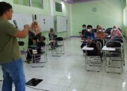 FK ULM Edukasi Remaja Putri Tentang Anemia-KEK