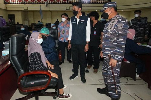 Hal 16 4 KLm Martapura Vaksinasi maritim