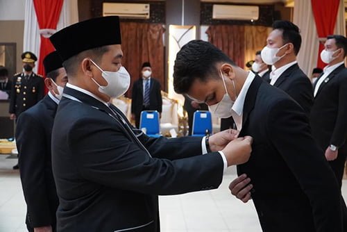 Walikota Lantik 9 Tenaga Ahli Percepatan Pembangunan Visi Baiman 1 Hal 9 3 Klm KOntrak satu 15