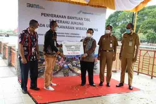 Bantu 10 Jukung Guna Kembangkan Pariwisata 1 Hal 9 7 KLm Gabung Kontrak Satu Bantuan Jukung