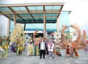 Busana Kampung Sasirangan Sabet Juara Carnaval di Rangkaian BSF 5 di Plaza Mercure 31 Busana Kampung Sasirangan Sabet Juara Carnaval di Rangkaian BSF 5 di Plaza Mercure