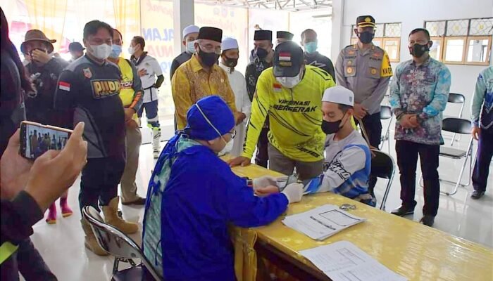 Ratusan Masyarakat HSS Ikuti Vaksinasi Covid-19 Partai Golkar HSS