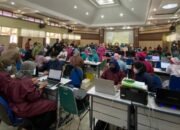 Ciptakan Herd Imunity, Ribuan Warga Ikuti Vaksinasi di Bapelkes Kalsel 7 Ciptakan Herd Imunity, Ribuan Warga Ikuti Vaksinasi di Bapelkes Kalsel