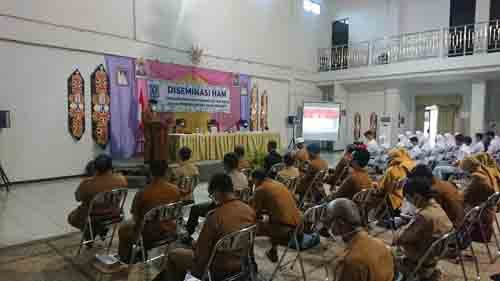 hal 12 HSS 1 3 klm 17