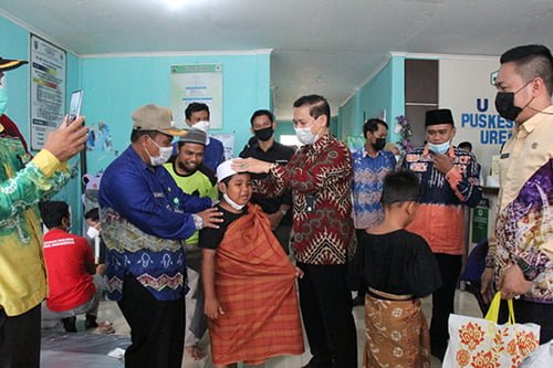 H Supiani Hadiri Khitanan Massal 1 hal 2 Bal 3 klm 11