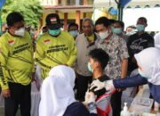 Paman Birin Didampingi Bupati Pantau Pelaksanaan 'Vaksinasi Bergerak' 15 Paman Birin Didampingi Bupati Pantau Pelaksanaan ‘Vaksinasi Bergerak’