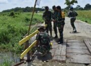 Pengecetan Jembatan di STA.1.450 Meter Oleh Anggota Satgas TMMD 26 Pengecetan Jembatan di STA.1.450 Meter Oleh Anggota Satgas TMMD